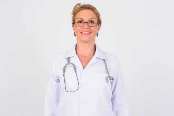 Portrait of happy mature woman doctor smiling — Stock Photo, Image