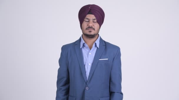 Zdůraznil, vousatých Indian Sikh podnikatel dostává špatné zprávy — Stock video