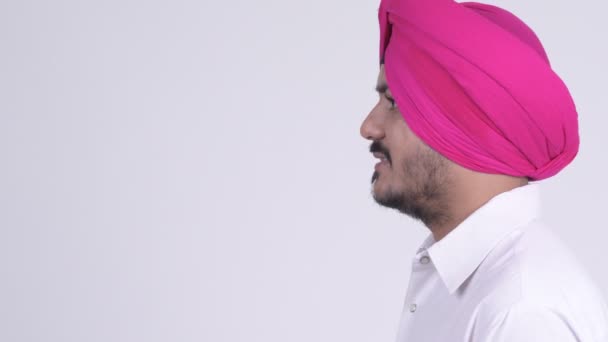 Closeup profile view of bearded Indian Sikh man with turban talking — Stock Video