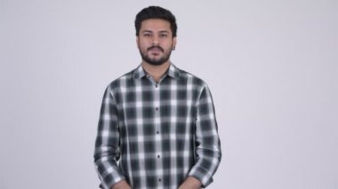 Yaşasın vererek sırasında heyecanlı seyir mutlu sakallı Hint delikanlı