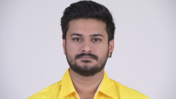 Joven feliz barbudo empresario indio — Vídeo de stock