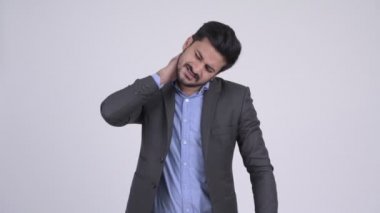 Boyun ağrısı olan Hintli işadamı vurguladı Genç sakallı