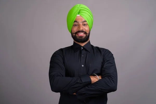 Young Indian Sikh businessman wearing green turban — ストック写真