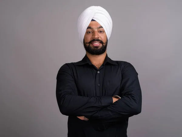 Young Indian Sikh businessman wearing white turban — ストック写真