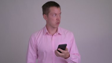 Genç telefon kullanıyorsanız ve kötü haber işadamı vurguladı