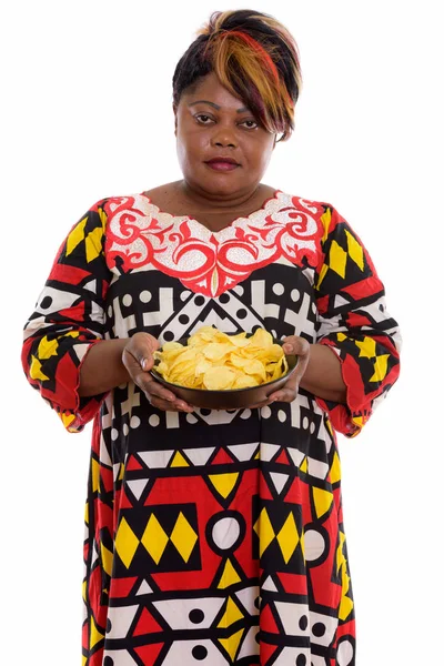 ジャガイモ ch のボウルを持って脂肪黒人女性のスタジオ撮影 — ストック写真