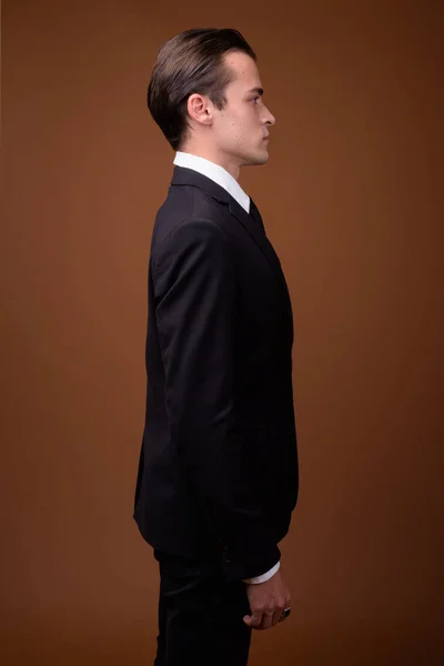 Profile view of young Caucasian businessman wearing suit — Stock Photo, Image