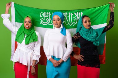 Chroma anahtar yeşil arka plana sahip karşı genç Afrika Müslüman kadın