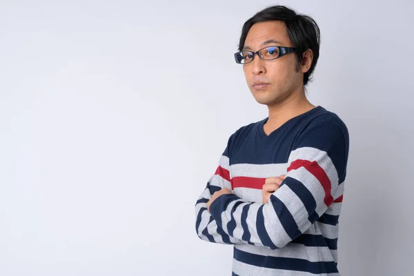 Zobrazení profilu japonské muže s rukama zkříženýma — Stock fotografie