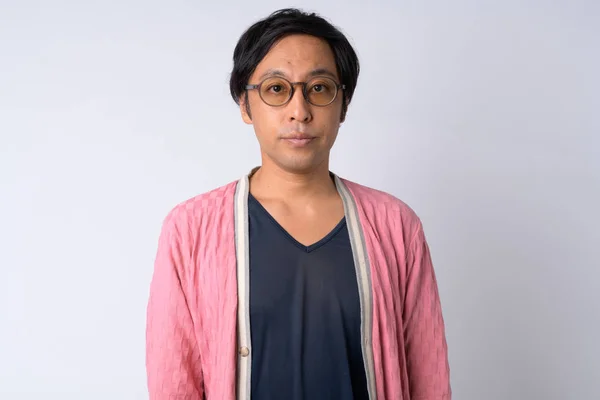 Porträt eines Japaners vor weißem Hintergrund — Stockfoto