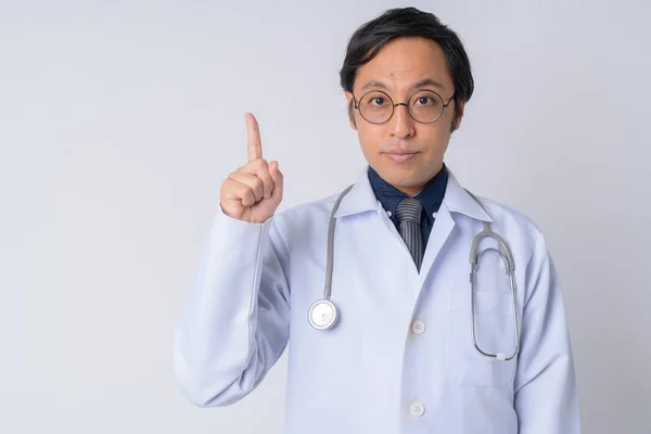 Ritratto di medico giapponese che punta in alto — Foto Stock