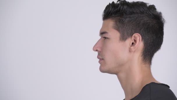 Visão de perfil de close-up do jovem bonito homem multi-étnico — Vídeo de Stock