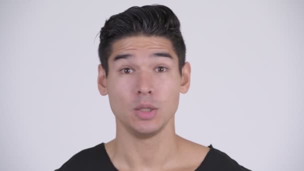 Ansikte av ung stilig multietniska man nickande huvudet inte — Stockvideo