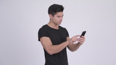 Telefon kullanıyorsanız ve iyi haber mutlu çok etnik gruptan oluşan delikanlı