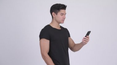Telefon kullanıyorsanız ve kötü haber çok etnik gruptan oluşan adam genç vurguladı