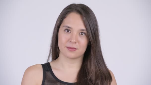 Fiatal gyönyörű többnemzetiségű nő készen áll a tornaterem — Stock videók