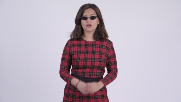 Šťastné mladé krásné asijské podnikatelka tleskali — Stock video