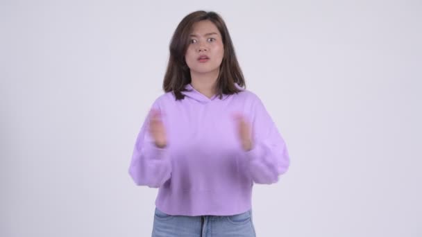 Young happy Asian woman clapping hands — Stock Video