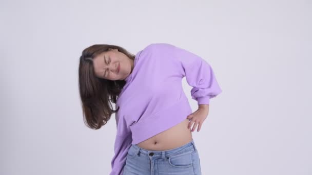 Mladí zdůraznil Asijské žena s bolestí zad — Stock video