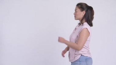 Genç güzel Asya işkadını düşünme profili görünümü