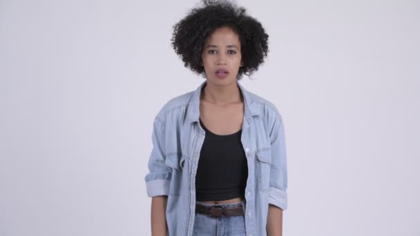 Estressado jovem Africano mulher recebendo más notícias — Vídeo de Stock