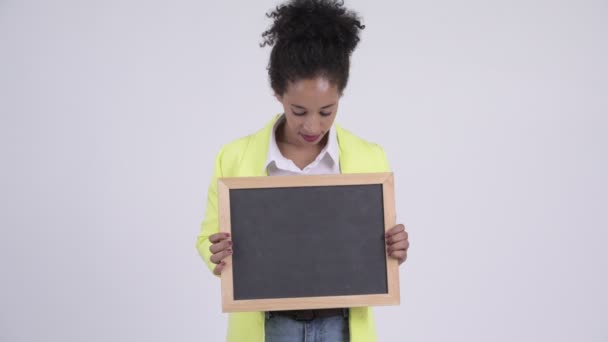 Estudio Joven Mujer Negocios Africana Hermosa Con Pelo Afro Sobre — Vídeos de Stock