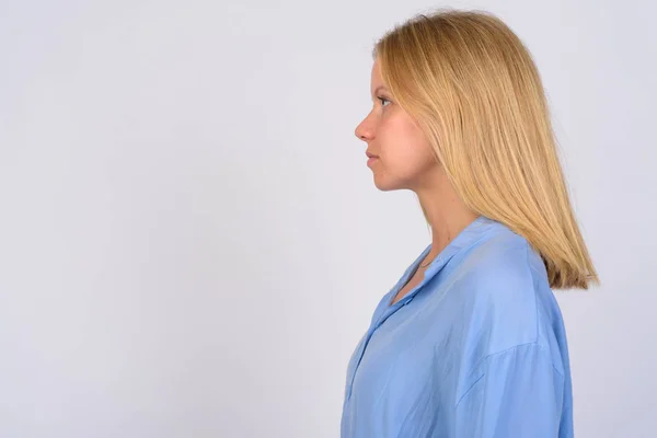 Vista del perfil de primer plano de la joven hermosa mujer con el pelo rubio —  Fotos de Stock