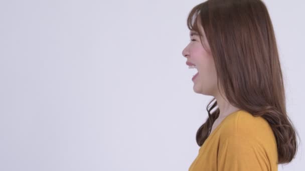 Close-up perfil vista de irritado ásia mulher gritando e gritando — Vídeo de Stock