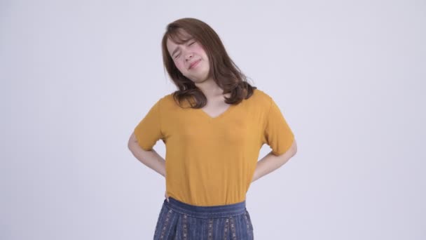 Ung stressad asiatisk kvinna att ha ont i ryggen — Stockvideo