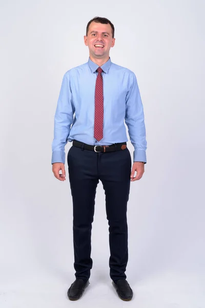 Full body shot of happy businessman smiling — Stock Photo, Image