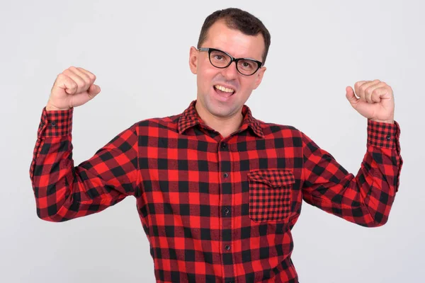 Retrato de homem hipster feliz com punhos levantados — Fotografia de Stock