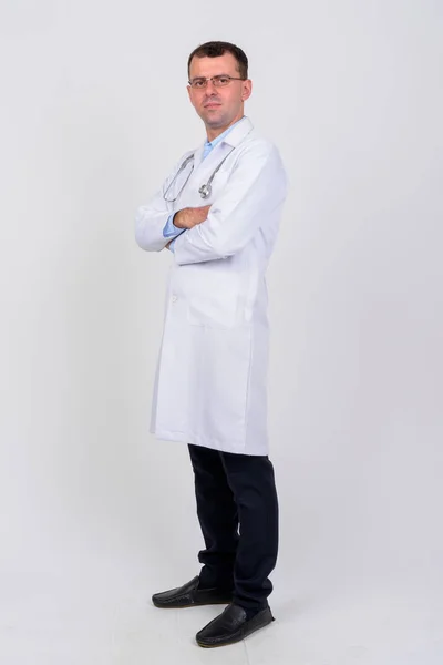 Полный профиль снимка человека врач со скрещенными руками — стоковое фото
