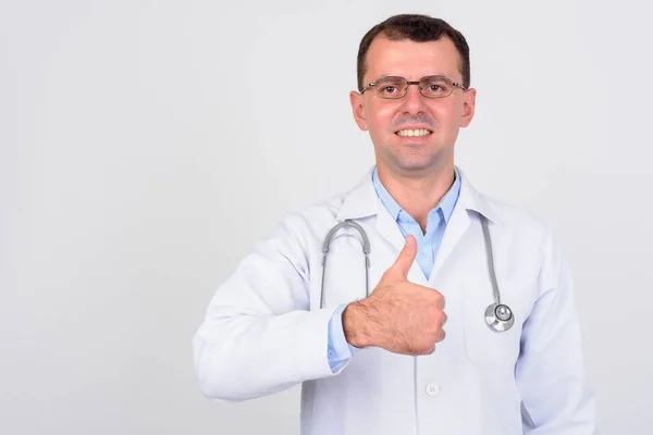 Portret van gelukkig man arts met brillen geven duimen omhoog Rechtenvrije Stockfoto's