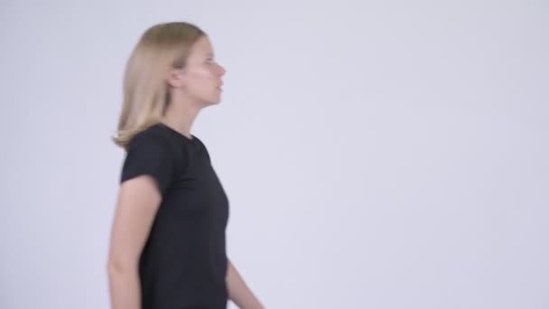 Mladí zdůraznil blond žena ztratí — Stock video