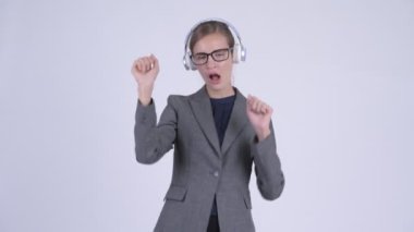 Müzik ve suçlu arıyor genç iş kadını