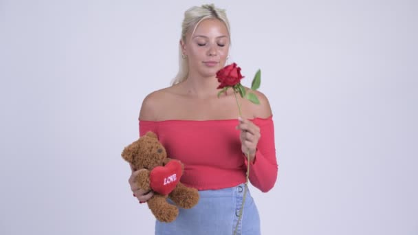 Szczęśliwa Młoda piękna Blondynka kobieta gotowy na Walentynki — Wideo stockowe