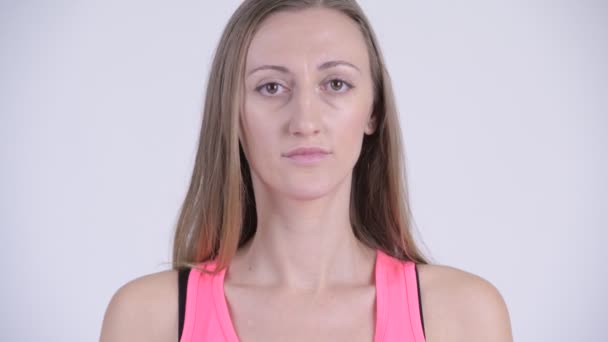 Rosto de mulher loira séria acenando cabeça não — Vídeo de Stock