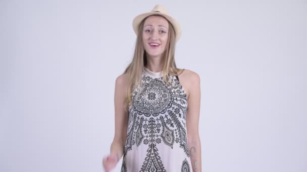 Portret kobiety szczęśliwy turysta Blondynka daje uścisk dłoni — Wideo stockowe