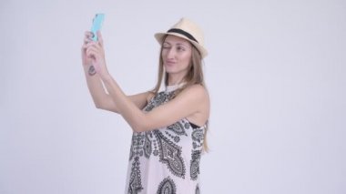 Selfie alarak mutlu sarışın turist kadın portresi