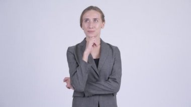 Mutlu genç güzel sarışın işkadını düşünme