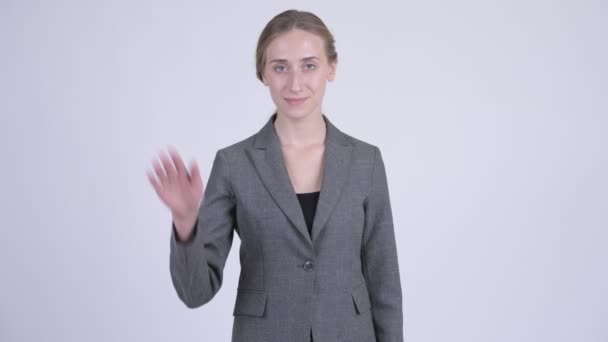 Jovem feliz bela mulher de negócios loira acenando mão — Vídeo de Stock