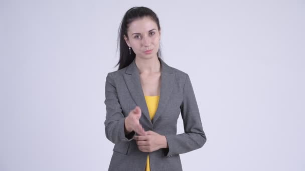 Glücklich junge schöne Geschäftsfrau gibt Handschlag — Stockvideo