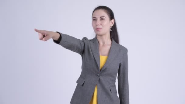 Junge schöne Geschäftsfrau führt Regie und zeigt mit dem Finger — Stockvideo