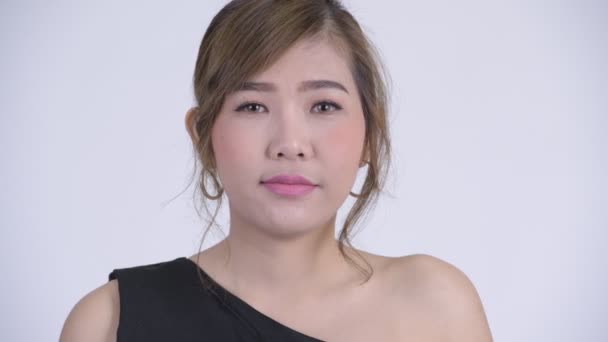 Rosto de feliz jovem bela mulher asiática sorrindo — Vídeo de Stock