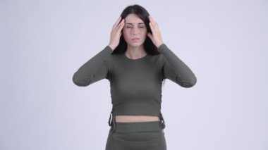 Genç kadın having baş ağrısı vurguladı