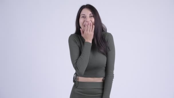 행복 한 젊은 아름 다운 여자 보고 놀 — 비디오