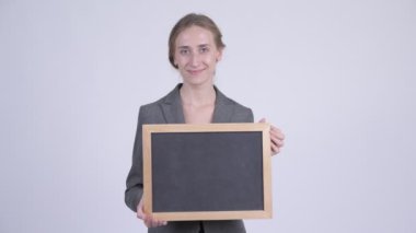 Mutlu genç sarışın işkadını Blackboard tutarken düşünme