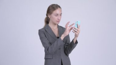 Mutlu genç sarışın işkadını telefon kullanıyorsanız ve iyi haber