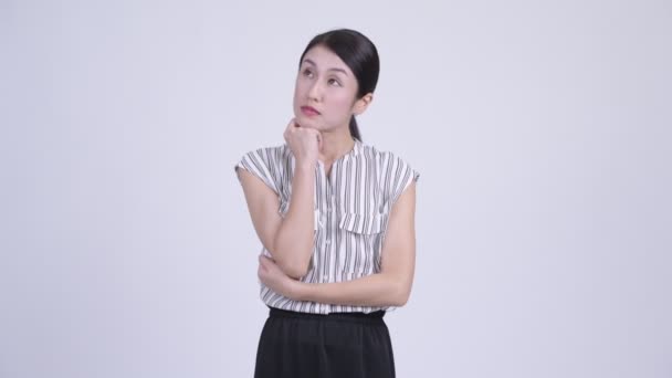 Beautiful Asian businesswoman thinking — Stock Video