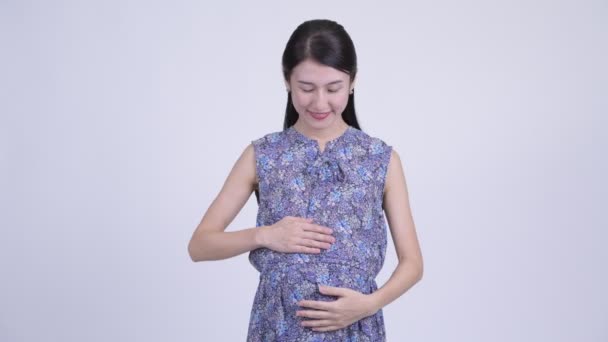 Happy pregnant Asian woman smiling — Stock Video